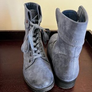 Women’s combat lace up boots blue/grey size 8 Kisses NWOT original price $70